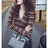2025 Winter French Style Single Is Particularly Beautiful Design Sense Of The Minority Does Not Hit The Super Good-Looking Hit Striped Knitted Shirt Woman